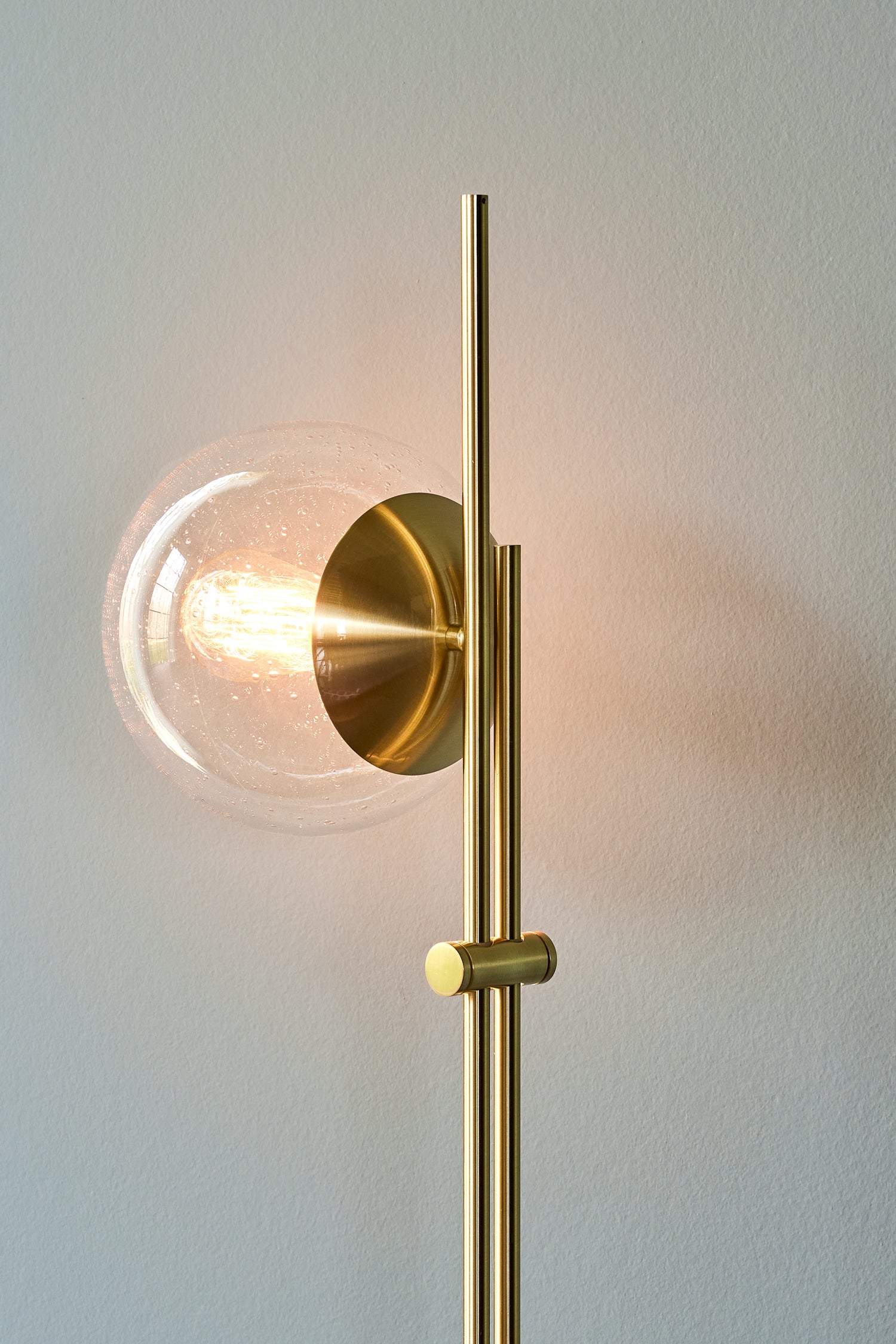 Pretty - gulvlamp, metalli/lasi, messinki/kirkas - Ø20xh147cm, e27