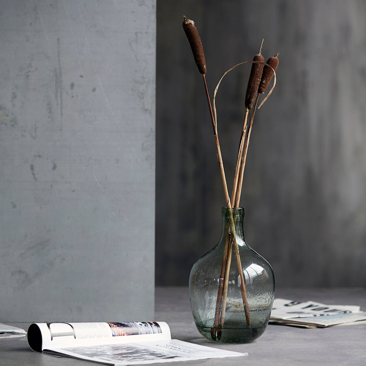 House Doctor - Vase / flaske, Rec, Lysegrøn - h: 30 cm, dia: 19.5 cm - House Doctor - DesignGaragen.dk